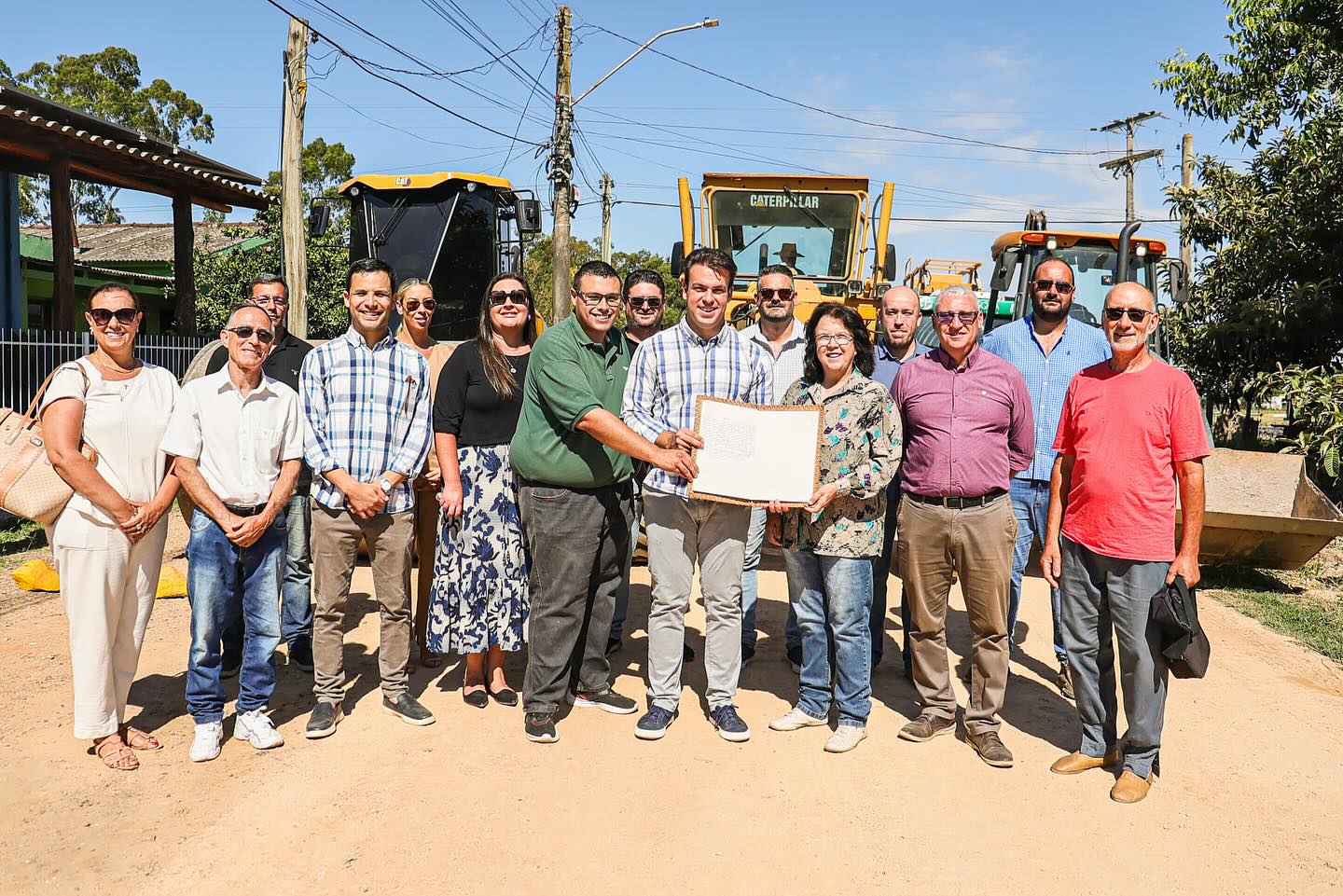 ​É OBRA PRA TODO LADO! ASFALTO CHEGA AO SANTA ISABEL