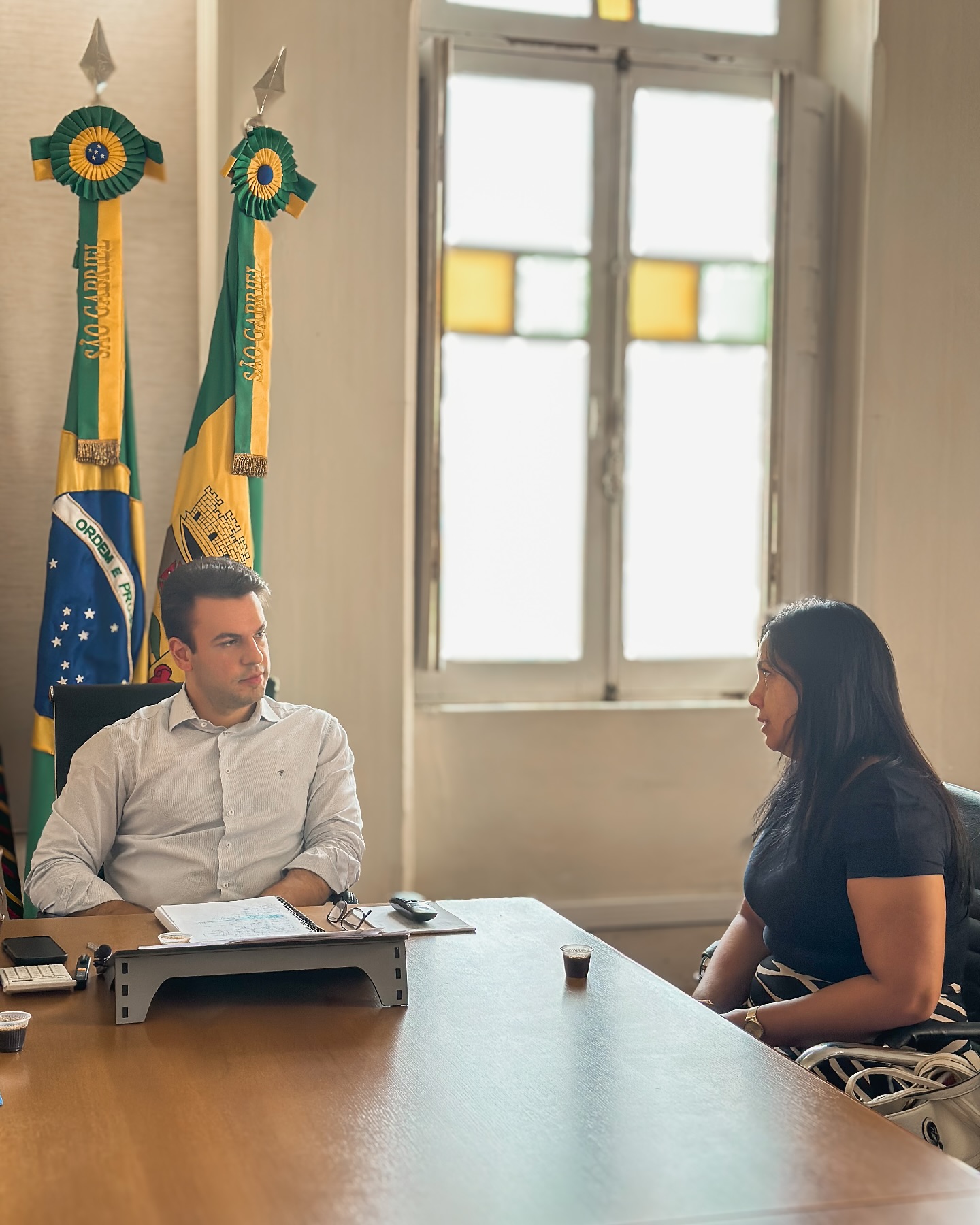 Prefeito Lucas Menezes, reunido com a secretária de Educação